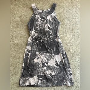 Garnet Hill Size Small Yoke Detailed Knit Dress - grey feather pattern